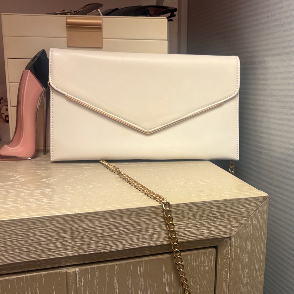 Elegant White Envelope Crossbody Clutch with Gold Chain
